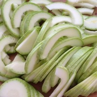 家常菜素炒西葫芦做法图解2)