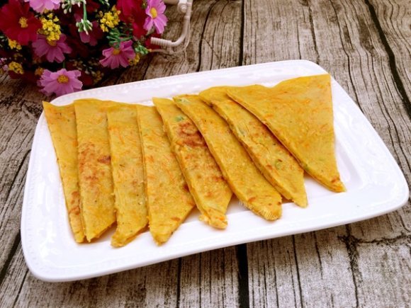 独特的胡萝卜虾皮鸡蛋饼