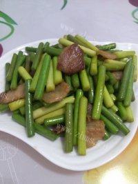 妈妈教我做蒜薹炒肉