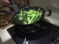 家常菜土豆豆角炖排骨做法图解4)