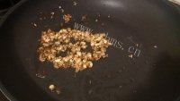 美味的蒜蓉粉丝蒸虾做法图解4)