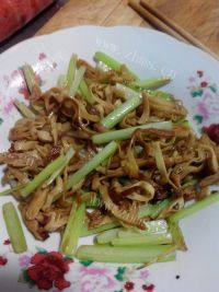 在家做的芹菜炒豆皮