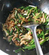 美味佳肴般的韭菜炒肉做法图解4)