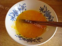 诱人的蒸鸡蛋羹做法图解2)