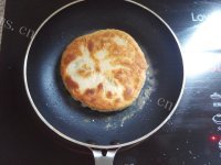 唇齿留香的韭菜鸡蛋发面饼做法图解11)