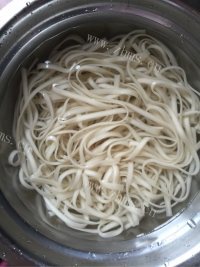 西红柿鸡蛋面做法图解4)