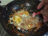 自己做的胡萝卜鸡蛋炒面