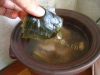 色味俱佳的排骨海带汤做法图解12)