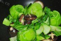 家常菜青菜香菇做法图解7)