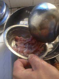 美味的瘦肉豆腐汤做法图解4)
