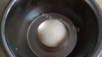 自制土豆香葱披萨做法图解4)