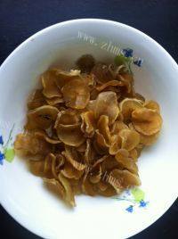 五花肉炖干土豆片做法图解2)