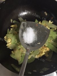 回味无穷的莴笋炒鸡蛋做法图解13)