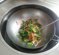 家常菜芹菜炒猪肝做法图解6)