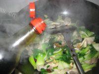 家常菜蘑菇炒青菜做法图解9)