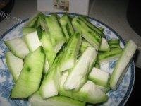 色泽不错的蒜蓉炒丝瓜做法图解2)