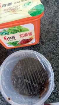 鲜嫩的香菇火腿炸酱面做法图解2)
