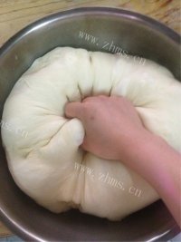 喷香的肉松面包卷做法图解1)