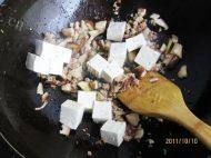 家常菜香菇肉末烧豆腐做法图解5)