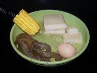 美味的鲜虾豆腐汤做法图解1)