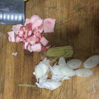 家常菜香菇炒肉做法图解2)