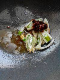 家常菜芹菜炒腊肉做法图解4)