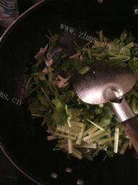 家常菜芹菜炒肉丝做法图解3)