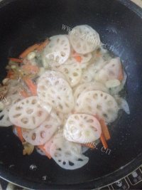 营养丰富的炒藕片做法图解6)