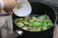 家常菜丝瓜炒肉片