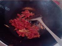 家常菜芹菜炒肉做法图解6)