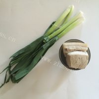 美味营养的青蒜回锅肉做法图解1)