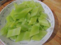 家常菜莴苣炒肉做法图解3)