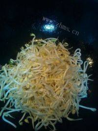 诱人的韭菜炒豆芽做法图解5)