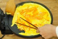 自制胡萝卜鸡蛋饼做法图解6)