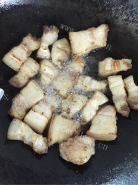绝色红曲焖红烧肉做法图解3)