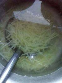 家常菜凉拌酸辣土豆丝做法图解2)