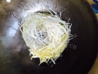 美味的粉条炒鸡蛋做法图解8)