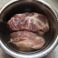 好吃的红油蒜香肉做法图解1)