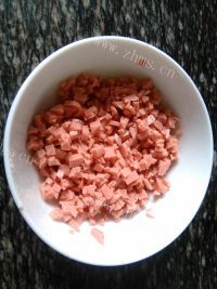 家常火腿肠豆渣饼做法图解2)