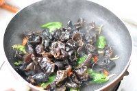 酸辣黑木耳做法图解7)