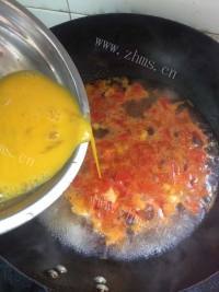 美味的西红柿蛋花汤做法图解4)