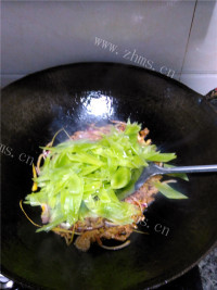 唇齿留香的莴笋炒肉做法图解7)