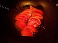 美味的洋白菜西红柿烩面做法图解3)