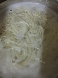 美味的炸酱面做法图解8)