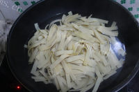 家常菜韭菜炒干豆腐做法图解2)