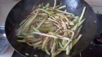 简单版肉片烧茄子做法图解7)