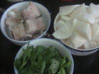 「DIY美食」萝卜排骨汤做法图解1)