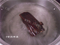 家常菜腊肉炒萝卜干做法图解2)