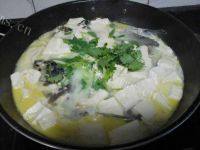 家常菜鱼头豆腐汤