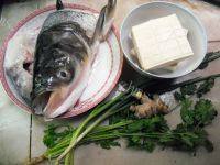 「美味可口」鱼头豆腐汤做法图解1)